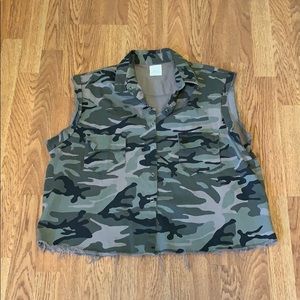 Oversized camouflage vest